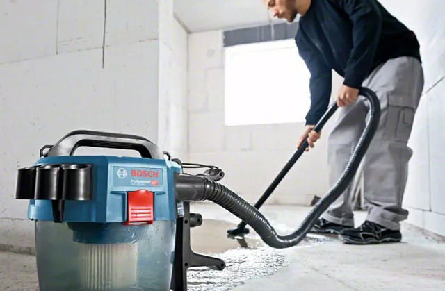 Bosch dry/wet vacuum cleaner GAS 18V-10 L, with accessories