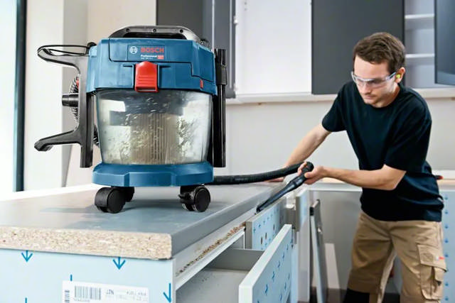 Bosch dry/wet vacuum cleaner GAS 18V-10 L, with accessories